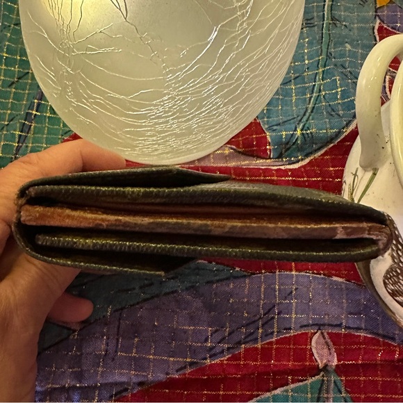 Vintage Louis Vuitton Bi-fold wallet. - Picture 10 of 16